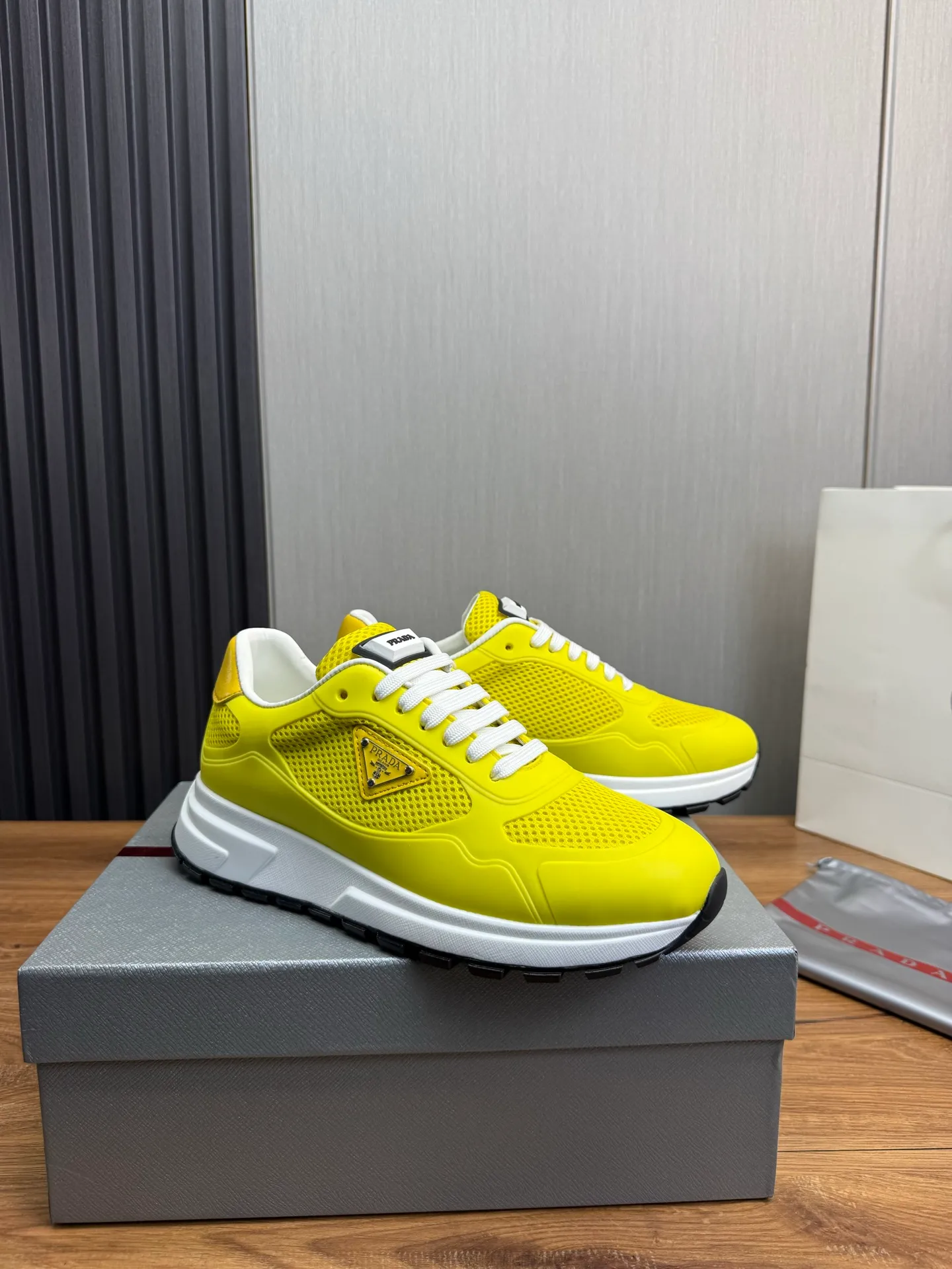 Men's shoes 💰580💰 [PRADA] Autumn and winter hot men's shoes shipped 👏Official website synchronized ⬆️Original fly-woven cowhide fabric + cowhide lining, 1⃣️:1⃣️reproduction, original sole, 38-45 (45. Customized, non-refundable)